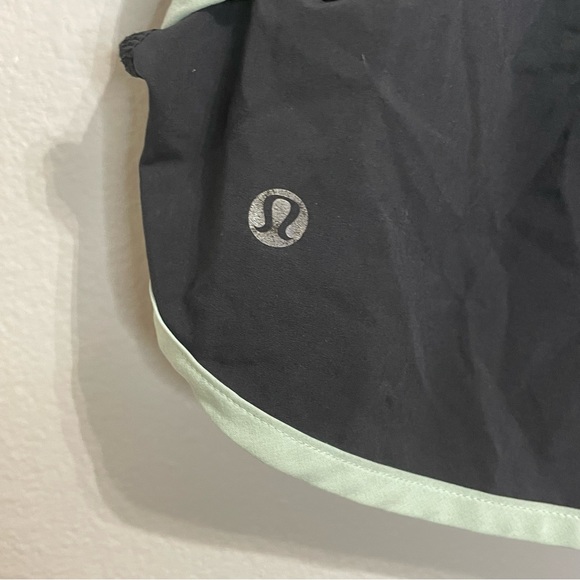 Lululemon Run: Speed Short *4-way StretchBlack / Fresh Teal size 8 MSRP $54 - Picture 4 of 6